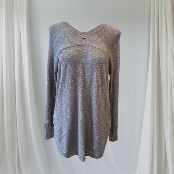 🆕 Loose Fitting Gray V-Neck Sweater - Picture 2 of 11